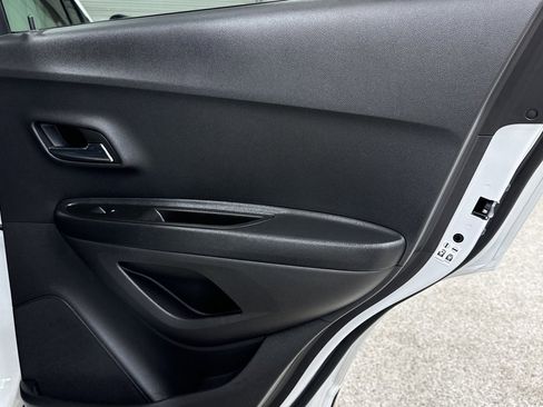 Used 2022 Chevrolet Trax LT w/ Redline Edition image 25