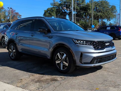 Certified 2023 Kia Sorento S w/ Panoramic Sunroof Package image 3