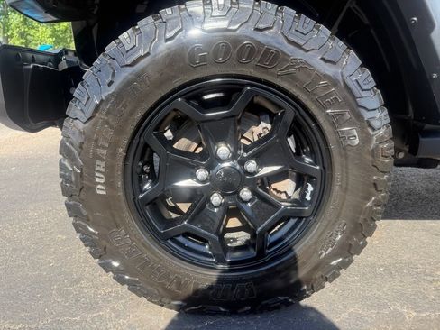 Used 2023 Jeep Wrangler Unlimited w/ Cold Weather Group AWD/4WD image 9