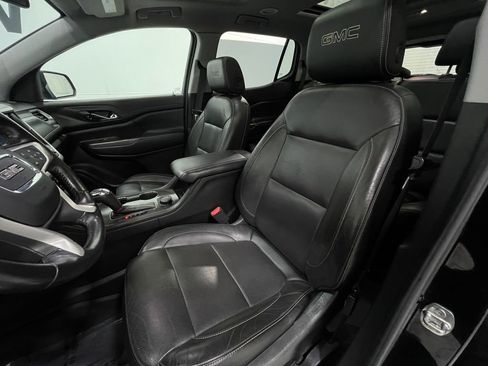 Used 2019 GMC Acadia SLT w/ Black Edition image 15