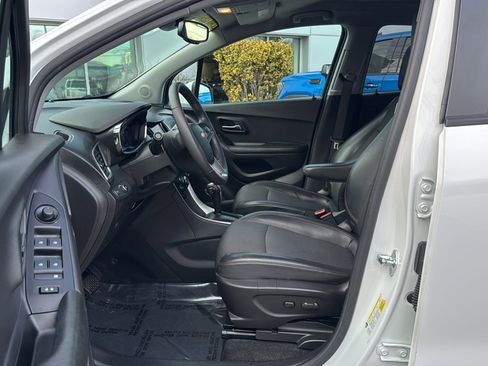 Used 2022 Chevrolet Trax LT w/ Driver Confidence Package image 12