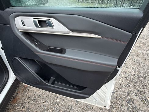 Used 2025 Ford Explorer Active w/ Active Comfort Package RWD image 18