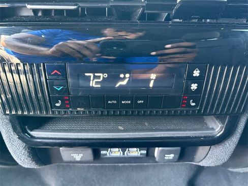 Used 2023 Jeep Wagoneer Series III w/ Preferred Equipment Group image 25