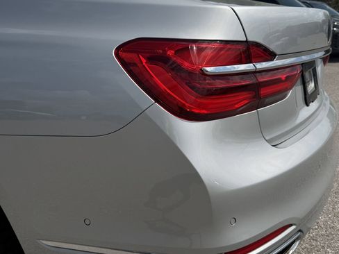 Used 2017 BMW 750i image 10