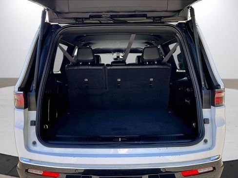 Used 2024 Jeep Wagoneer L Series II w/ Flexible Seating Group AWD/4WD image 26