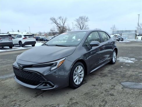 Used 2025 Toyota Corolla SE image 3