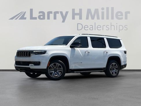 Used 2025 Jeep Wagoneer 4WD image 1