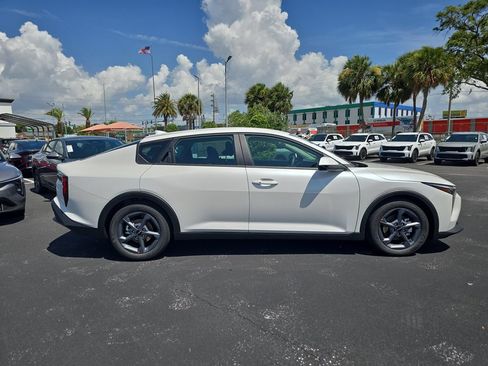 New 2026 Kia K4 FWD image 9