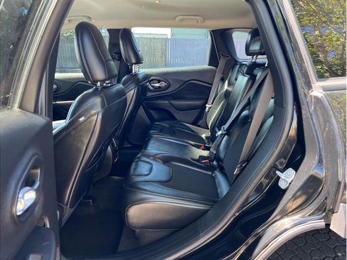 Used 2020 Jeep Cherokee Trailhawk w/ Cold Weather Group image 19