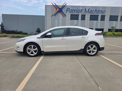 Used 2014 Chevrolet Volt Premium w/ Premium Trim Package FWD image 1