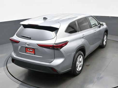 Used 2023 Toyota Highlander LE AWD/4WD image 38