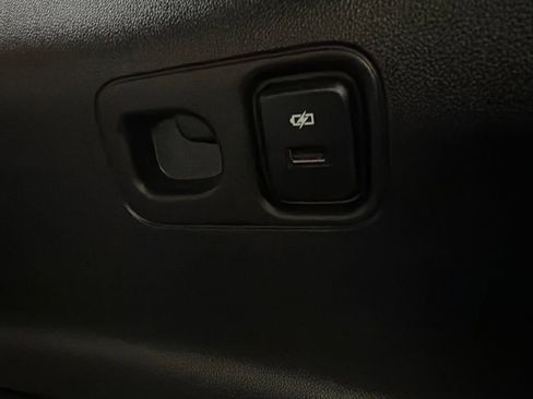 Used 2018 GMC Acadia Denali w/ Technology Package AWD/4WD image 30