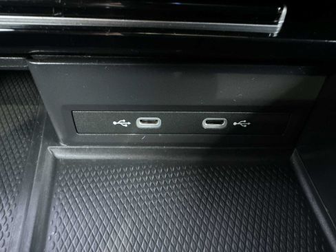 Used 2024 Volkswagen Atlas Cross Sport SE FWD image 32