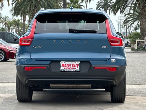 Used 2024 Volvo XC40 B5 Core image 5