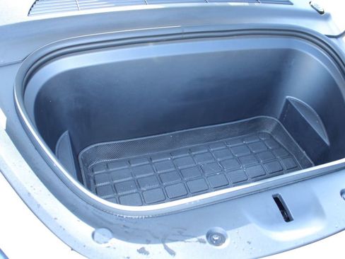 Used 2024 Tesla Model Y Long Range image 31