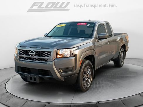 Used 2025 Nissan Frontier SV RWD image 3