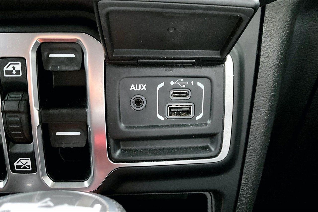 Certified 2019 Jeep Wrangler Unlimited Sport AWD/4WD image 15