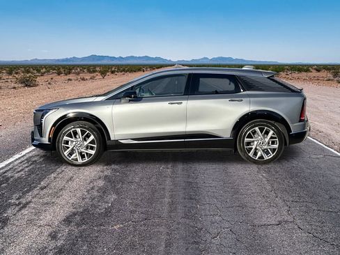 New 2026 Cadillac Optiq Luxury 1 image 15