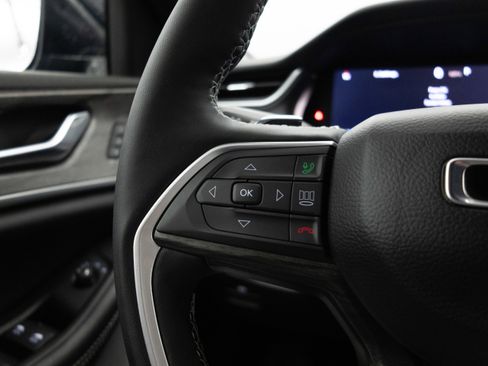 Used 2024 Jeep Grand Cherokee Limited image 41