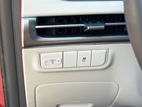 Certified 2025 Hyundai Tucson SE FWD image 10