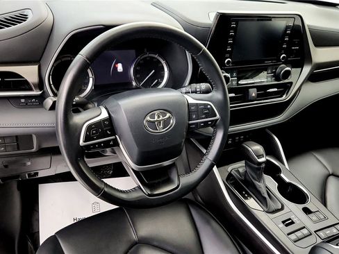 Used 2022 Toyota Highlander XLE image 22