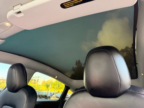 Used 2022 Tesla Model Y Performance image 24