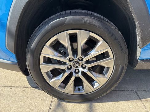 Used 2020 Toyota RAV4 XLE Premium image 35