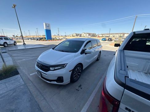 Used 2025 Honda Odyssey EX-L image 2