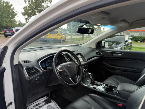 Used 2018 Ford Edge Titanium w/ Technology Package AWD/4WD image 10