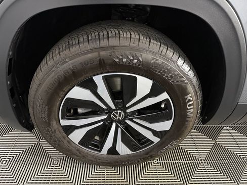 Used 2025 Volkswagen Atlas SE FWD image 11