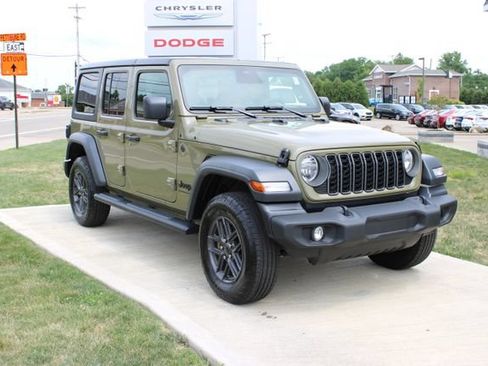 Used 2026 Jeep Wrangler Unlimited Sport AWD/4WD image 3