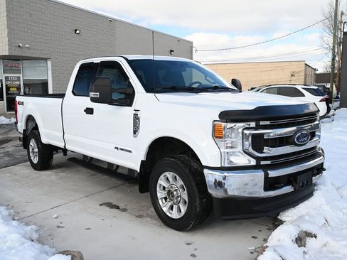 Used 2022 Ford F250 XLT image 3