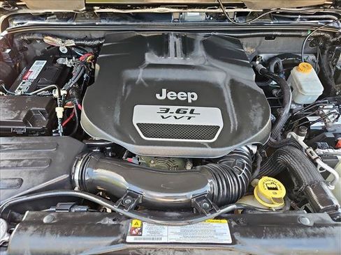 Used 2012 Jeep Wrangler Unlimited Rubicon w/ Dual Top Group AWD/4WD image 22