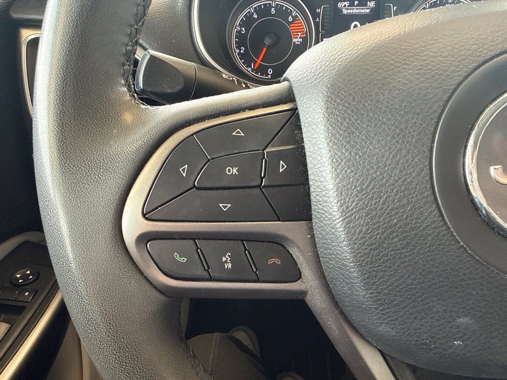 Used 2020 Jeep Cherokee Latitude Plus AWD/4WD image 16