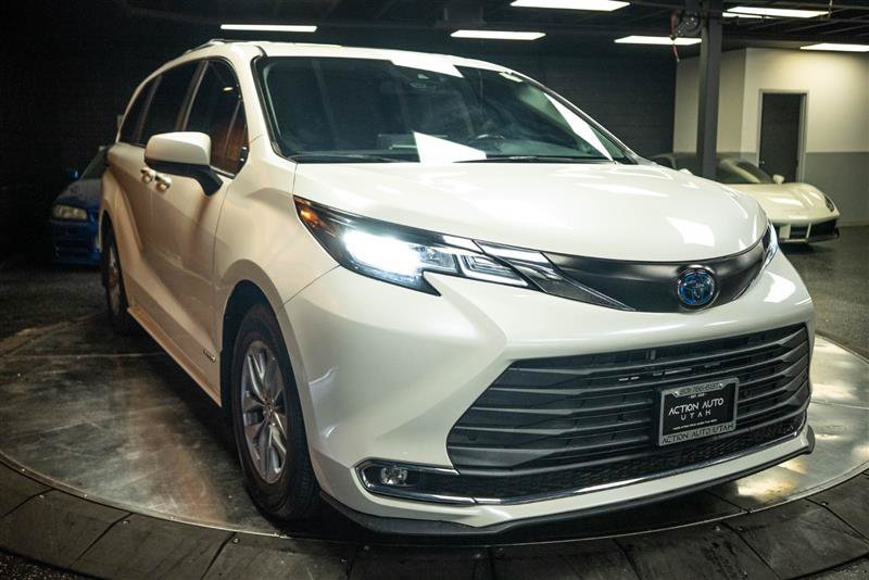 Used 2021 Toyota Sienna XLE w/ XLE Plus Package FWD image 5