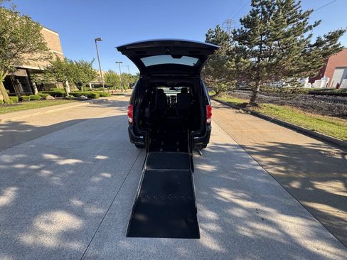 Used 2019 Dodge Grand Caravan GT FWD image 4