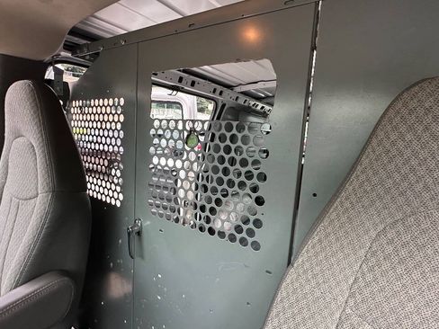 Used 2008 Chevrolet Express 2500 RWD image 10