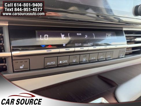 Used 2024 Toyota Sienna XLE FWD image 22