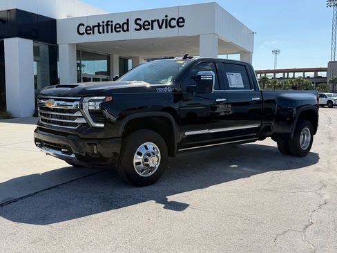 Used 2024 Chevrolet Silverado 3500 High Country w/ High Country Premium Package AWD/4WD image 9