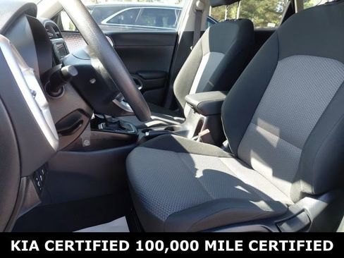 Certified 2025 Kia Soul LX w/ LX Technology Package image 20