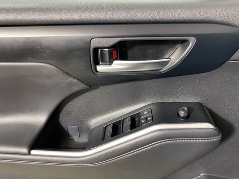 Certified 2025 Toyota Highlander XLE AWD/4WD image 24
