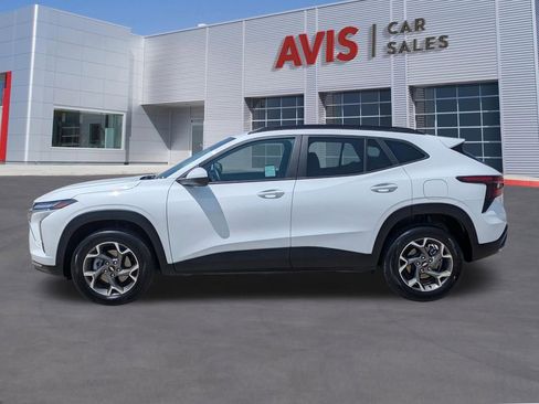 Used 2025 Chevrolet Trax LT w/ LT Convenience Package FWD image 9