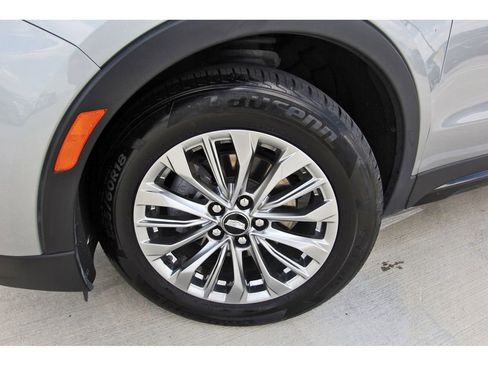 Used 2024 Cadillac XT4 Premium Luxury FWD image 32