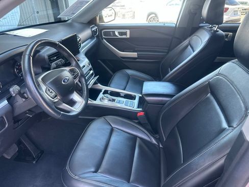 Used 2023 Ford Explorer XLT w/ Equipment Group 202A RWD image 10