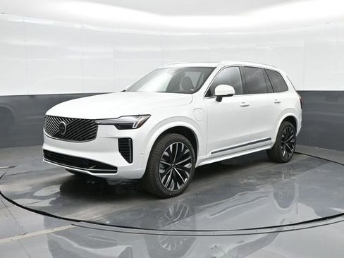 New 2026 Volvo XC90 T8 Plus w/ Protection Package Premier image 5