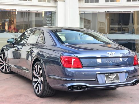 Used 2023 Bentley Flying Spur Azure AWD/4WD image 3