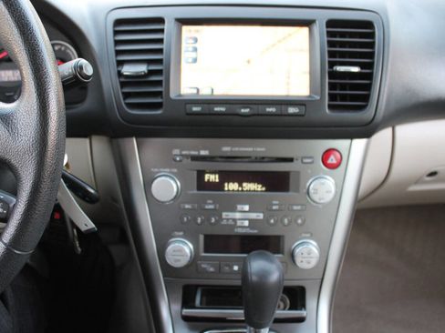 Used 2007 Subaru Outback 2.5i L.L. Bean AWD/4WD image 39