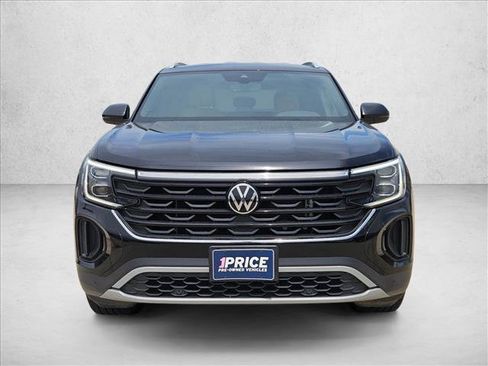 Used 2024 Volkswagen Atlas Cross Sport SE image 2