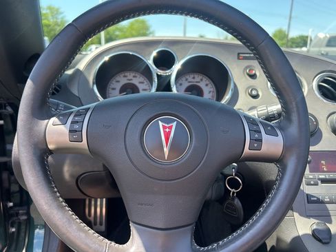 Used 2007 Pontiac Solstice Convertible w/ Premium Package RWD image 9