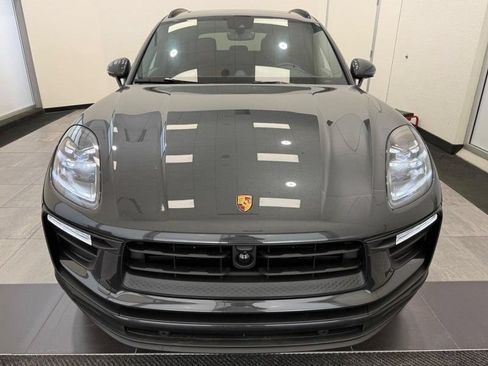 Certified 2025 Porsche Macan AWD/4WD image 10